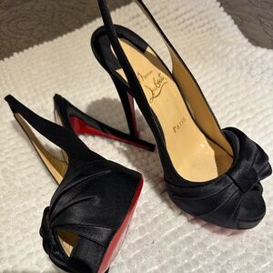 Beautiful like new Louboutin heels